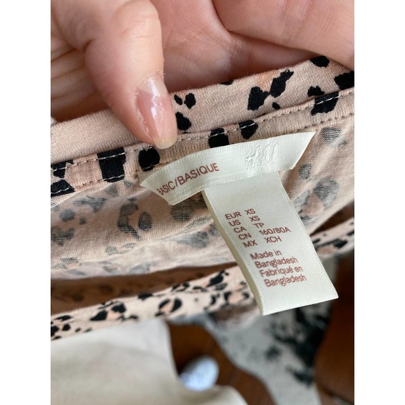 H&M leopard t shirt, size XS - Picture 4 of 5